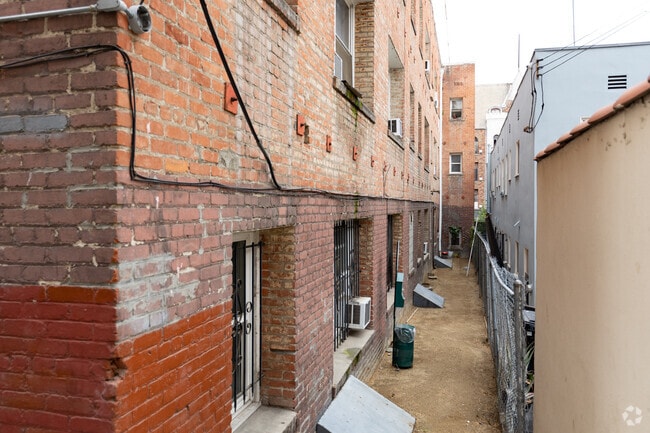 Shared Patio - NRE - The Bard Apartments