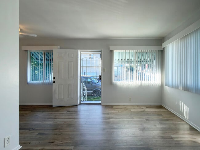 Photo - 1892 Cedar Ave Unit 1892