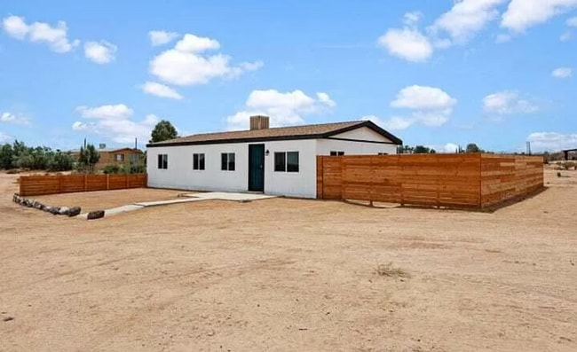 Building Photo - COMING SOON - Newly Remodeled 2 Bedroom 2 ... Rental