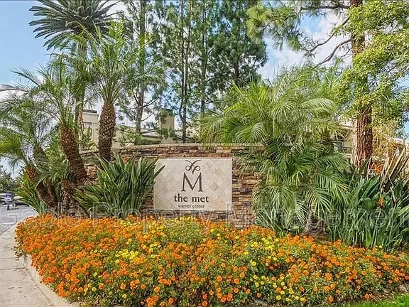 Building Photo - 5515 Canoga Ave Unit 112