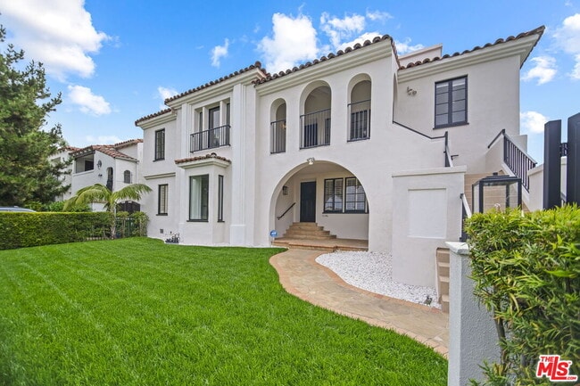 Building Photo - 1148 S Stanley Ave