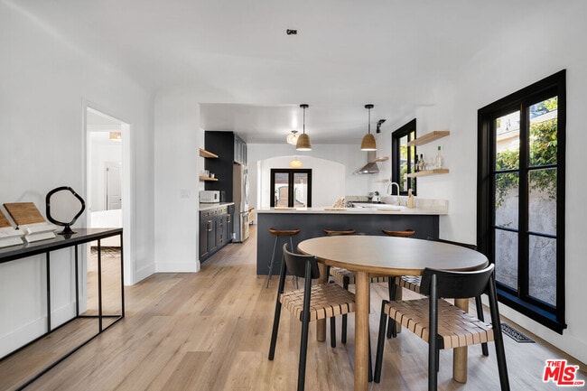 Photo - 8822 Rosewood Ave