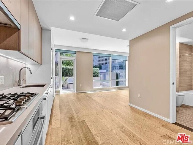 Photo - 877 Francisco St Unit 505