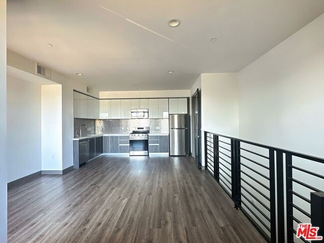 Photo - 552 N Hobart Blvd Apartment Unit 303