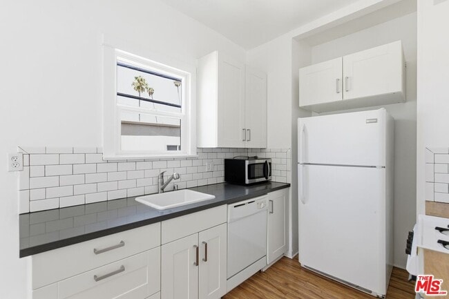 Photo - 1603 1/2 N Harvard Blvd