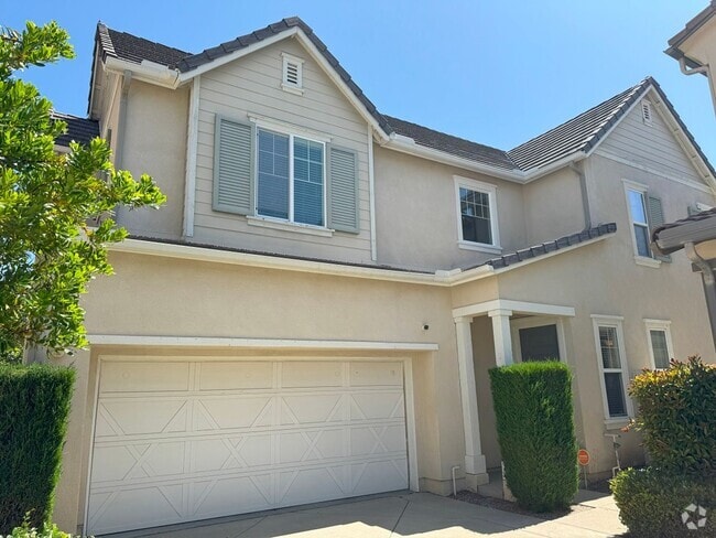 Building Photo - Beautiful House in Wolfcreek- Close to Pec...