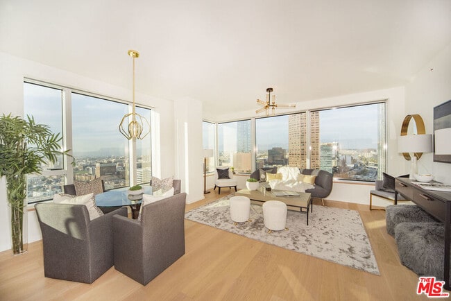 Building Photo - 889 Francisco St Unit 1008