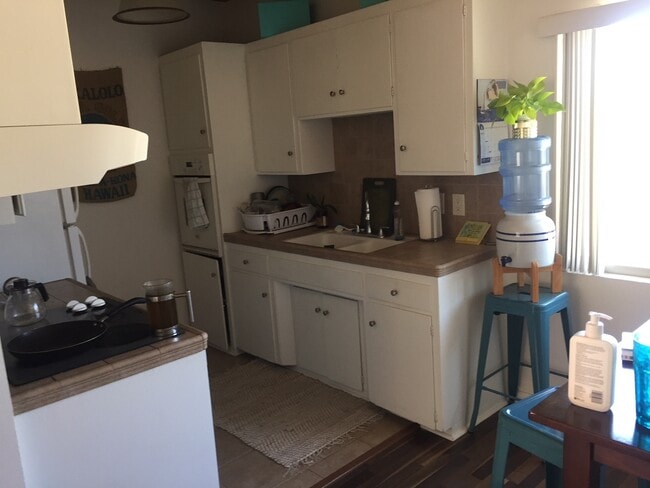 Photo - Beautiful upstairs 2 bedroom 1 bathroom ap... Unit 5272