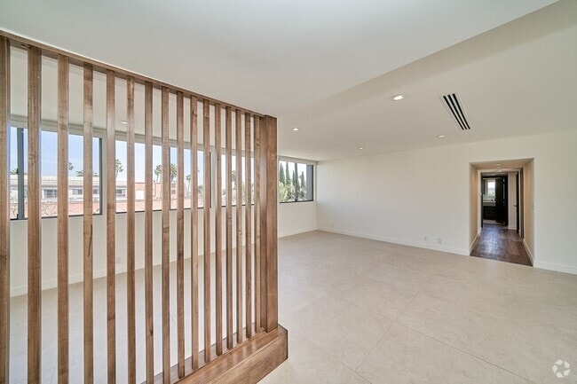 Building Photo - 145 S Maple Dr Rental