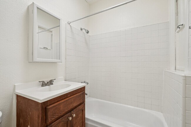 Photo - Cahuenga Apartments