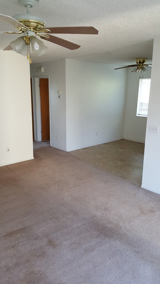 Photo - 522 W Fallbrook St