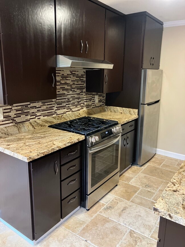 Photo - 1105 N Milpas St Apartments