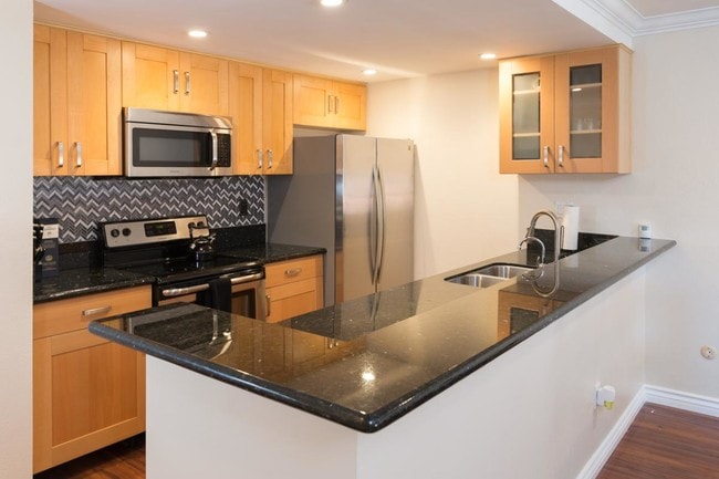 Building Photo - 10699 San Diego Mission Rd Unit 212