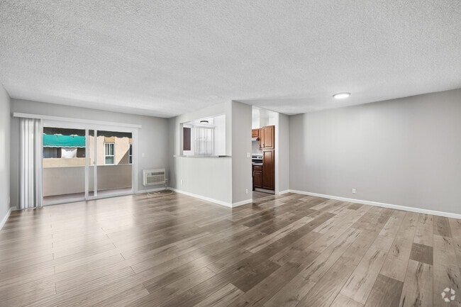2BR, 2BA - 1,500SF - Living Room - TARZANA 6170