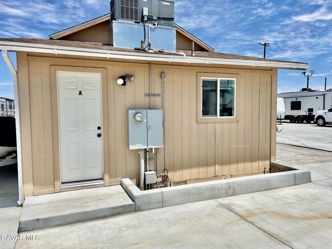 Photo - 43813 Sierra Hwy