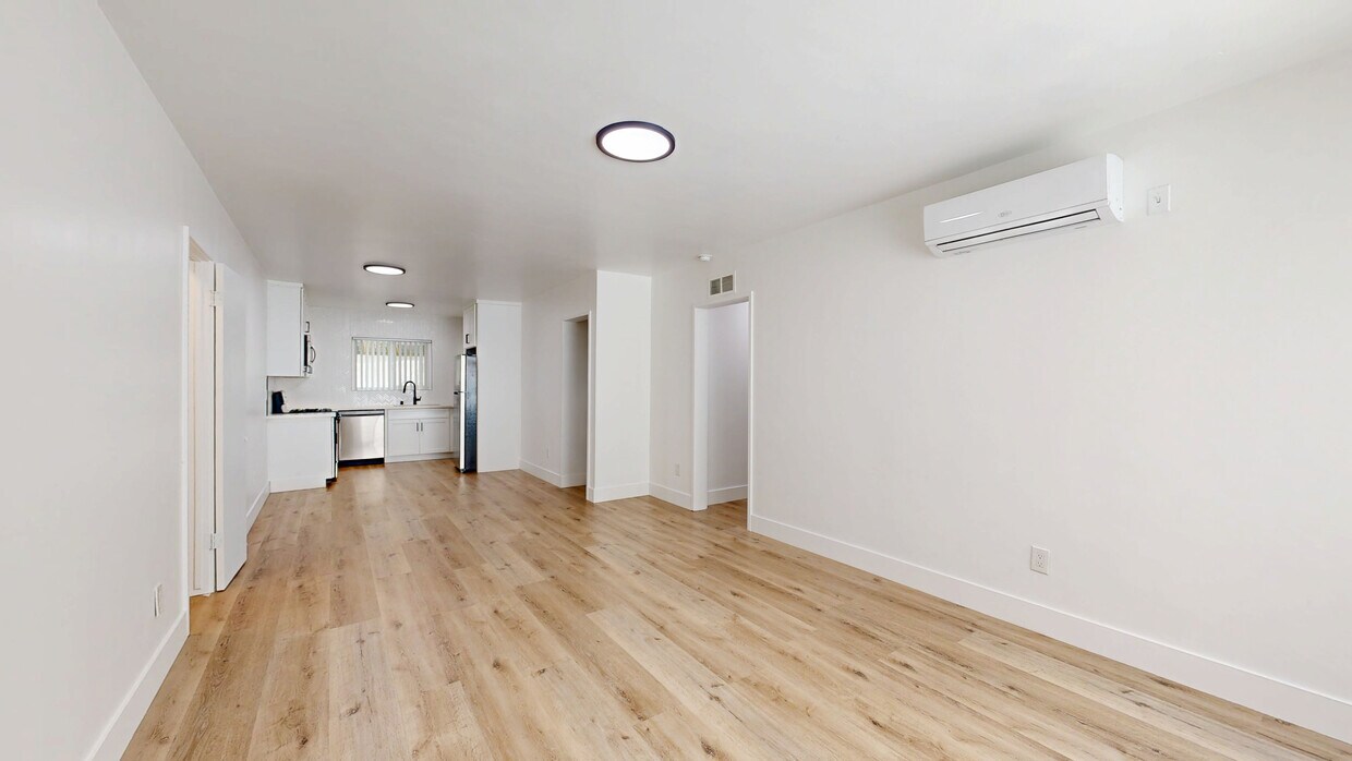 3D Tour - 748 N Hudson Ave