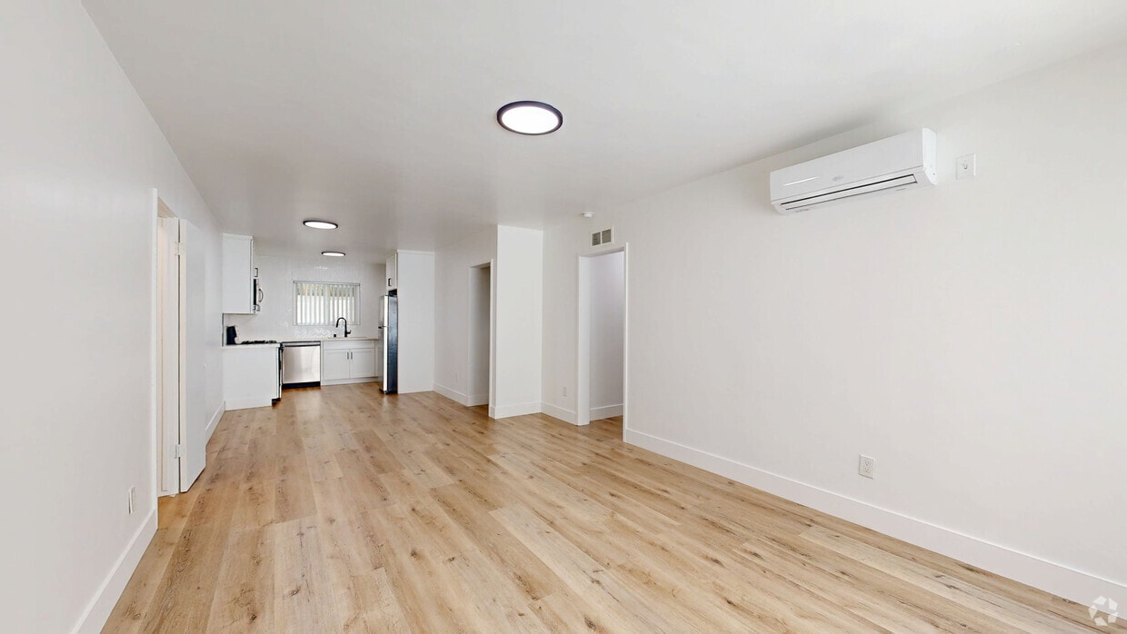 3D Tour - 748 N Hudson Ave