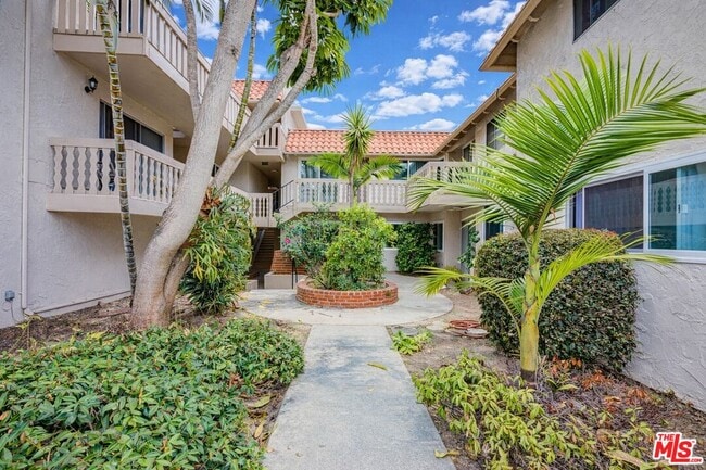 Photo - 2020 Graham Ave Unit 304