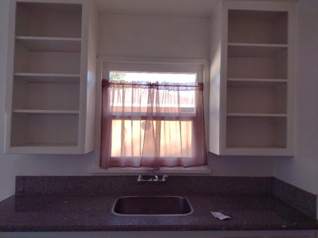 Kitchen - 703 E Jefferson Ave Unit B