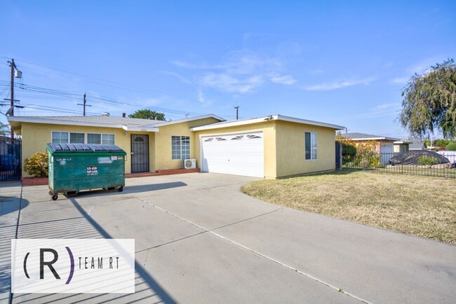 Photo - Contemporary Newly Renovated 3 Bedroom 2 Bathroom Residence