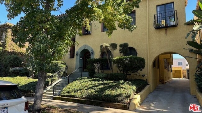 Building Photo - 444 N Sycamore Ave Unit 3 Rental