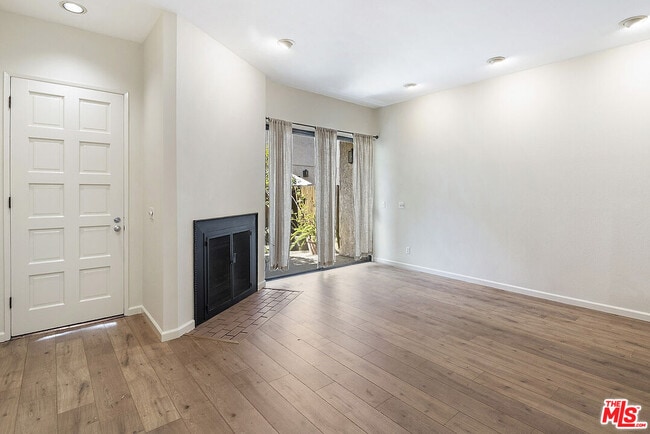 Photo - 2216 S Bentley Ave Unit 10