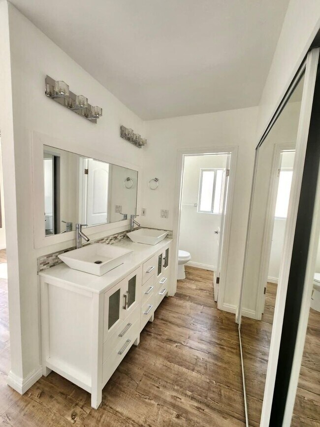 Photo - Beautiful and spacious condo in Tarzana!