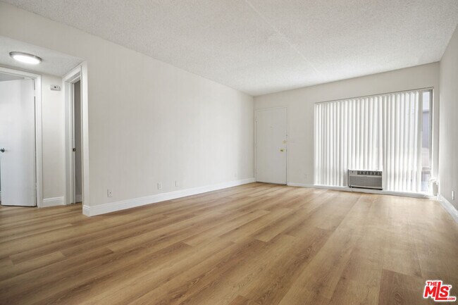 Photo - 1134 N Clark St Condo Unit 402