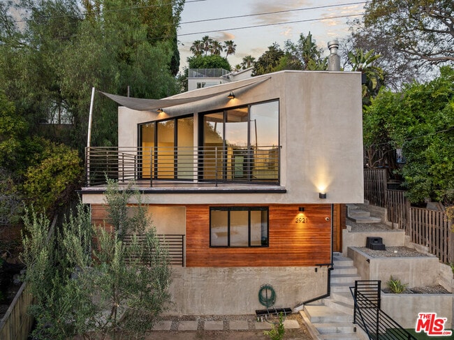 Photo - 3921 Clayton Ave W