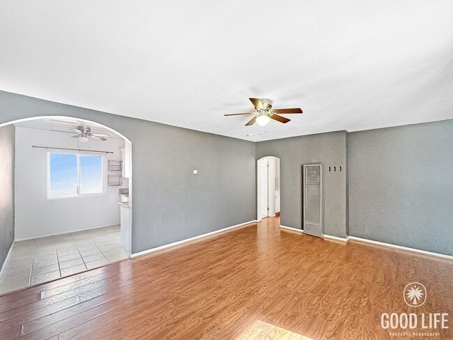 Building Photo - Beautiful 2B 1BA Condo w/ Reserved Parking and Wall AC! Unit 17