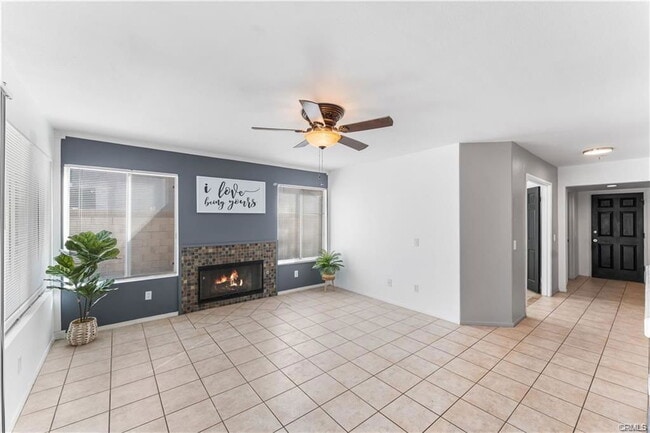 Photo - 39566 Dunbar St