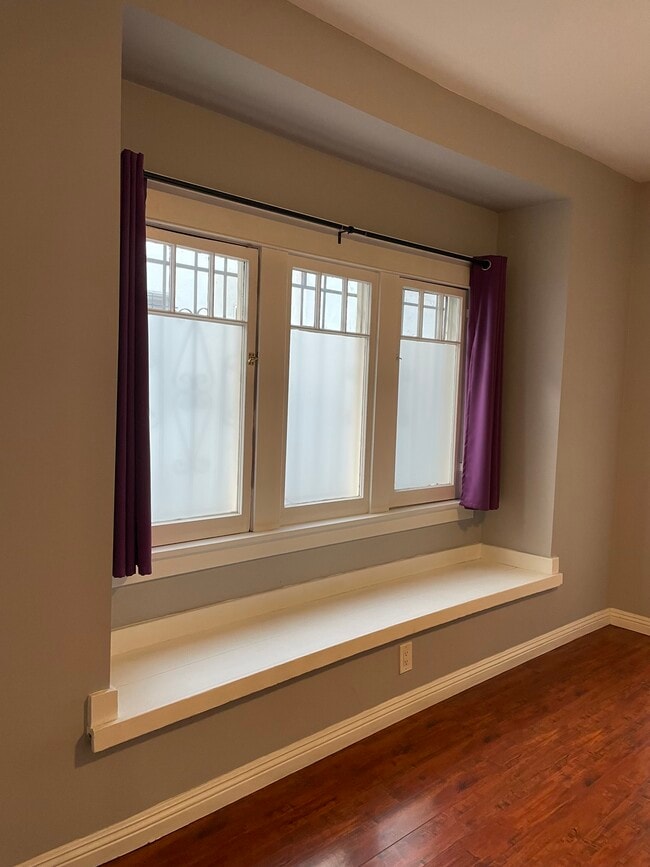 Photo - 1243 N Edgemont St Unit 1 Bedroom Apartment