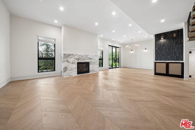 Building Photo - 652 Huntley Dr Unit 103