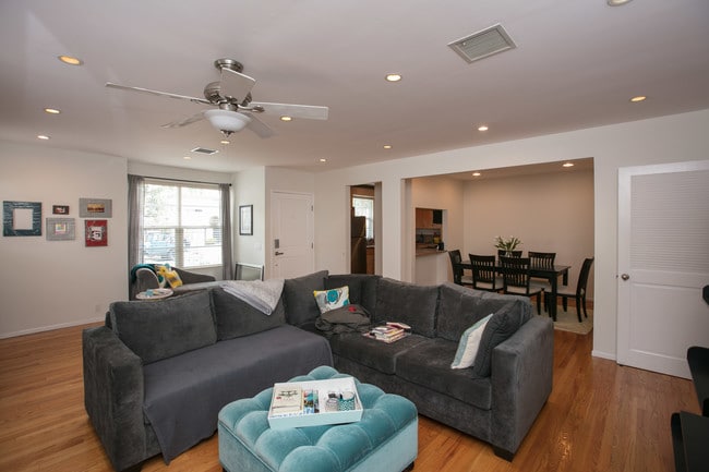 living room - 1622 Franklin St