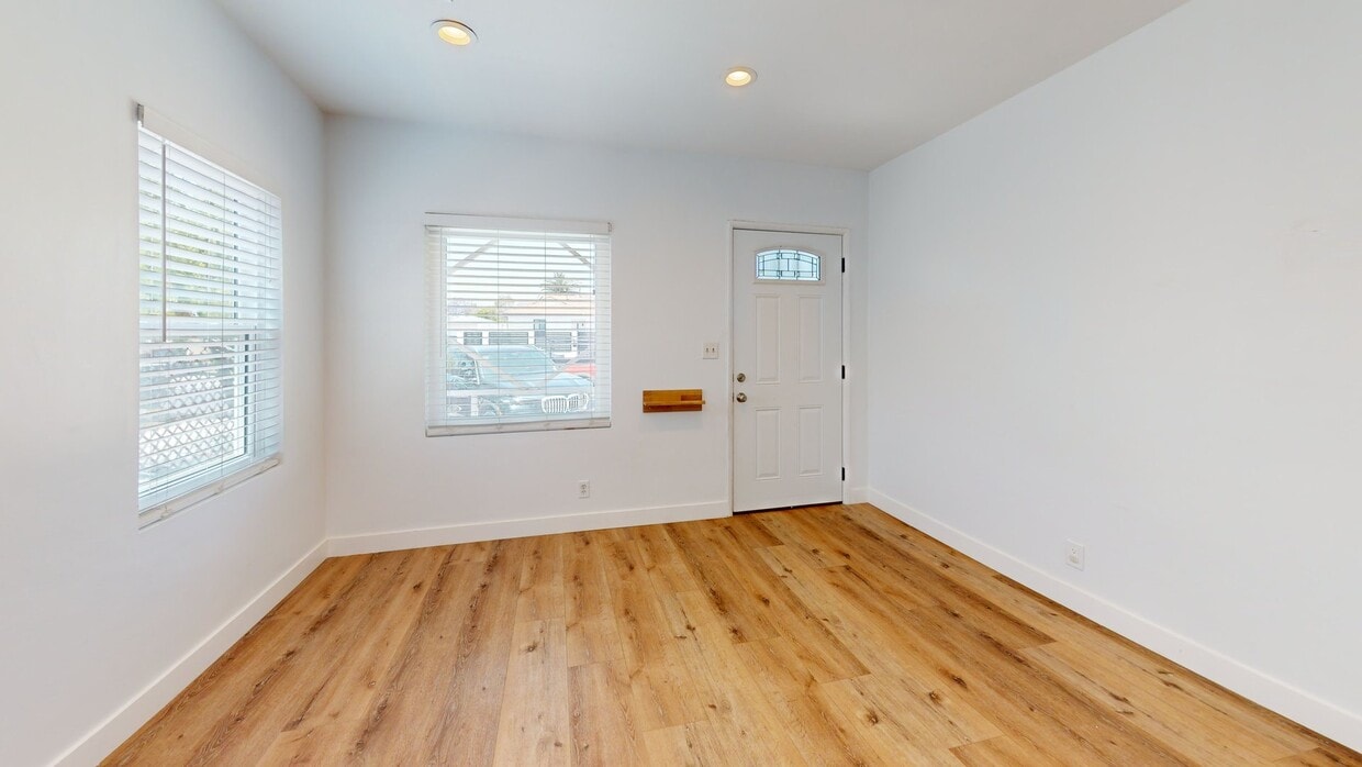 3D Tour - 8214 Laurelgrove Ave House