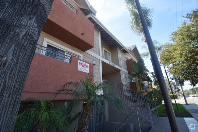 Building Photo - 21350 Parthenia St Unit 108 Rental