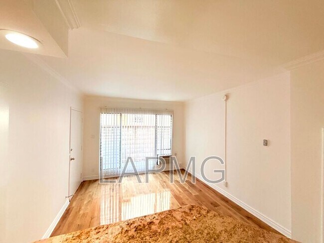 Photo - 1266 N Serrano Ave