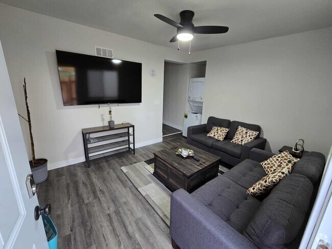 Building Photo - 4744 Voltaire St Rental
