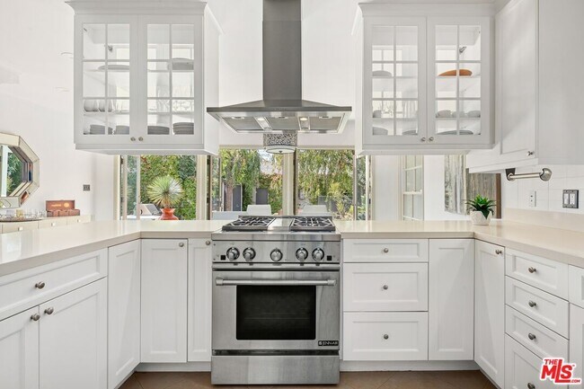 Photo - 449 Westbourne Dr