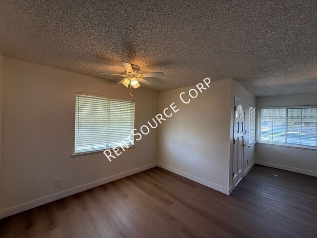 Photo - 1149 W Ave H-11