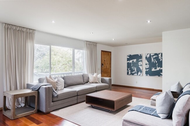 Photo - 309 S Rios Ave