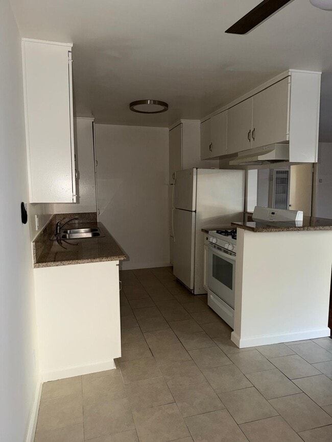 Photo - 5738 Whitsett Ave