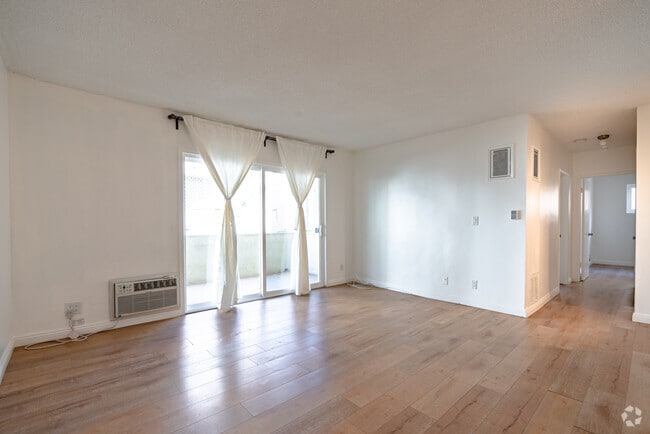 2 BR, 2BA - 1000SF - Bagley Regent Apartments