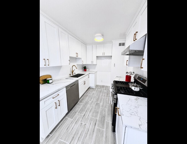Building Photo - 113 N. Parish Pl Rental