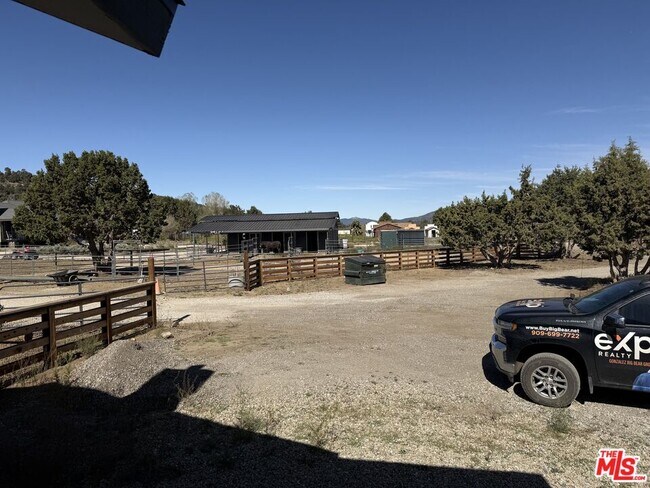 Photo - 47041 Pioneer Town Rd