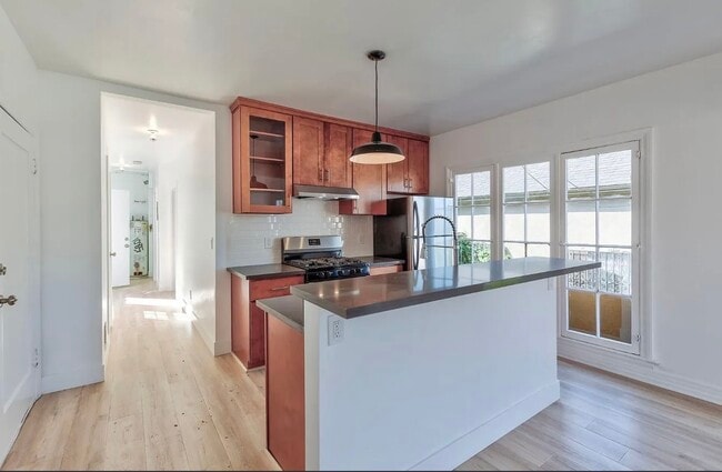 Building Photo - 1704 Miramar St Unit 1706