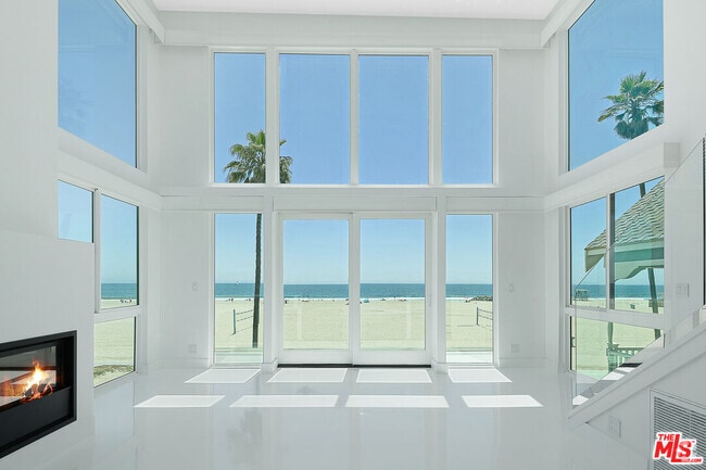 Building Photo - 2419 Ocean Front Walk Rental