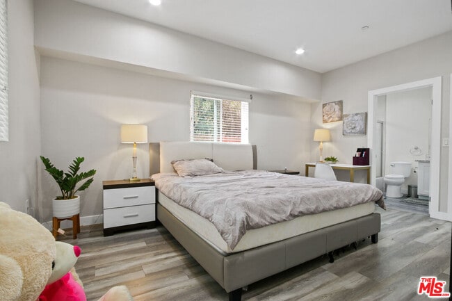 Photo - 1805 S New England St