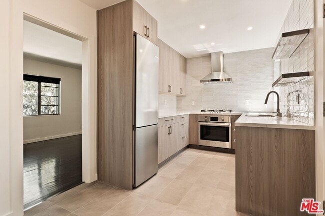Photo - 502 Strand St