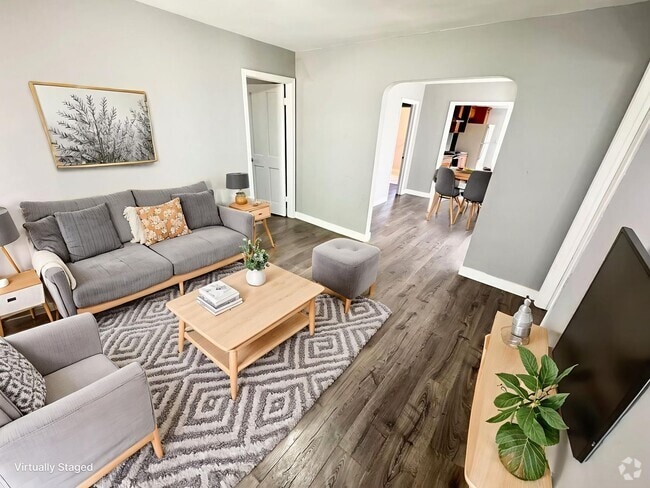 Building Photo - 2 bed 2 bath Single family home with a big...